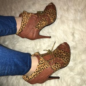 Carrini Brown platform booties size 8